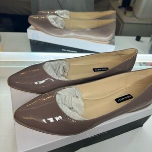 Nine West speakup 3 almond toe flatts